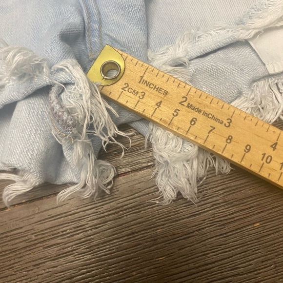 KanCan Shorts Women's Size 7/27 High Rise Light Wash Distressed jean shorts - Picture 5 of 7